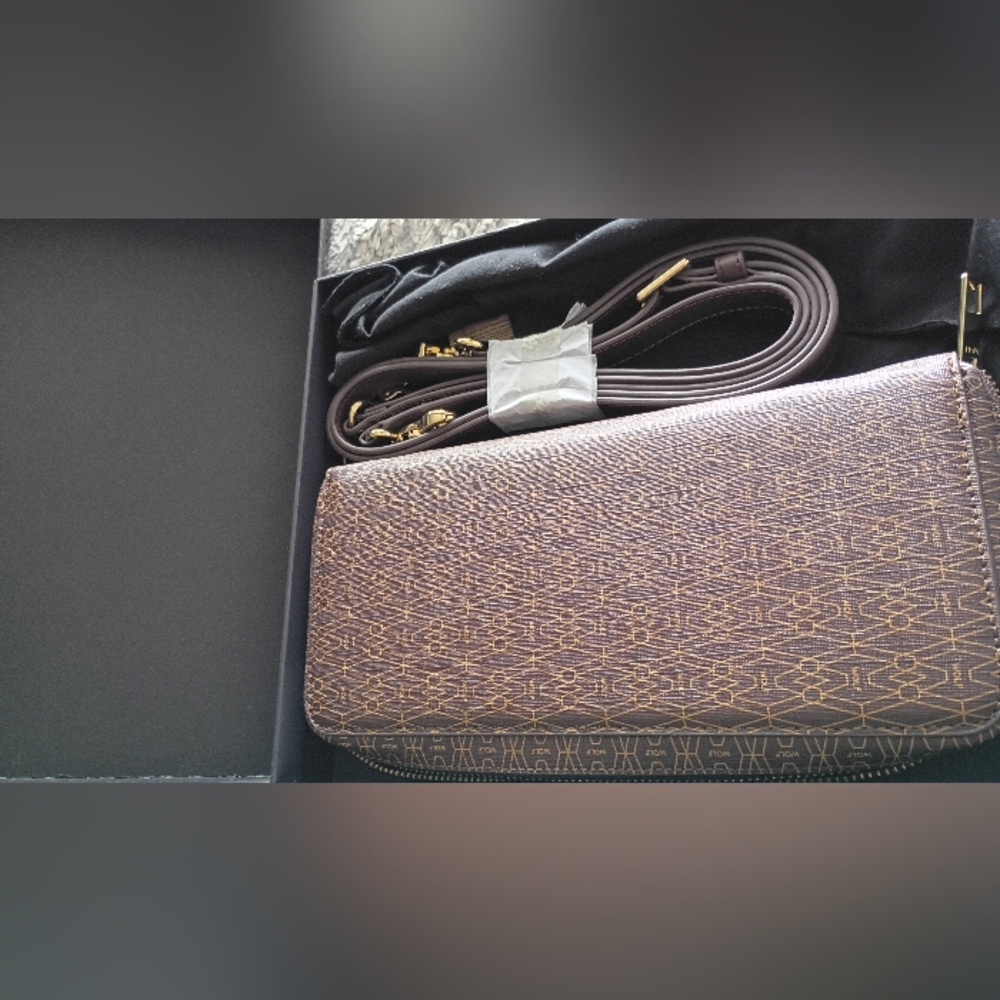 WOLF TRAVEL BAG... NEW - Picture 2 of 13